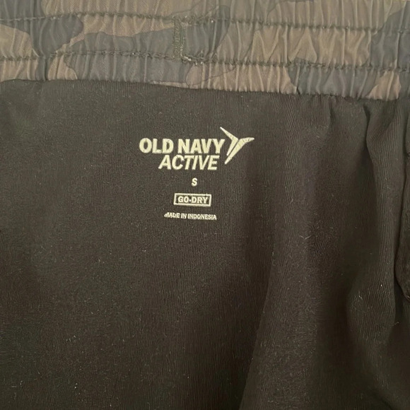 Women’s Old Navy camouflage lined shorts Small - Picture 4 of 4